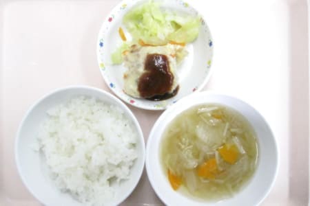 給食の写真