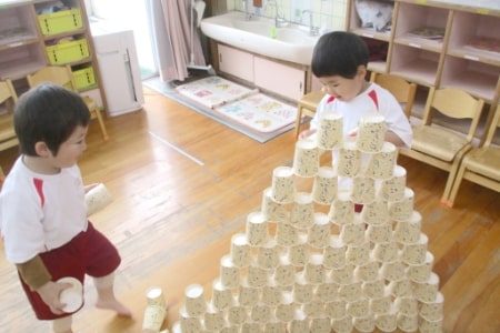 遊んでいる子どもたちの写真