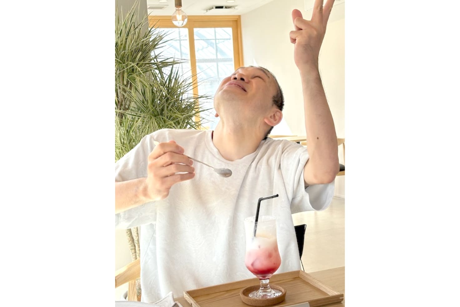 フローズンドリンクを食べている写真